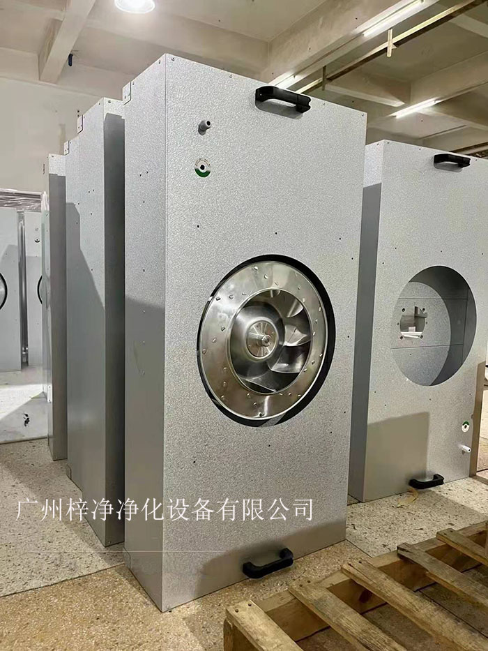 群控FFU是把几十,几百乃至上千台FFU通过FFU监控主机将其连接起来并进行监控。