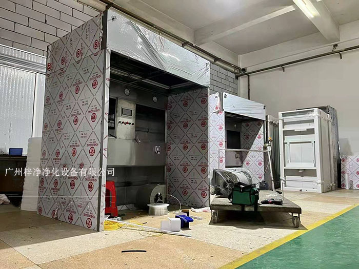 负压称量室在制药行业中，洁净室是确保药品生产过程符合卫生标准的重要设施。